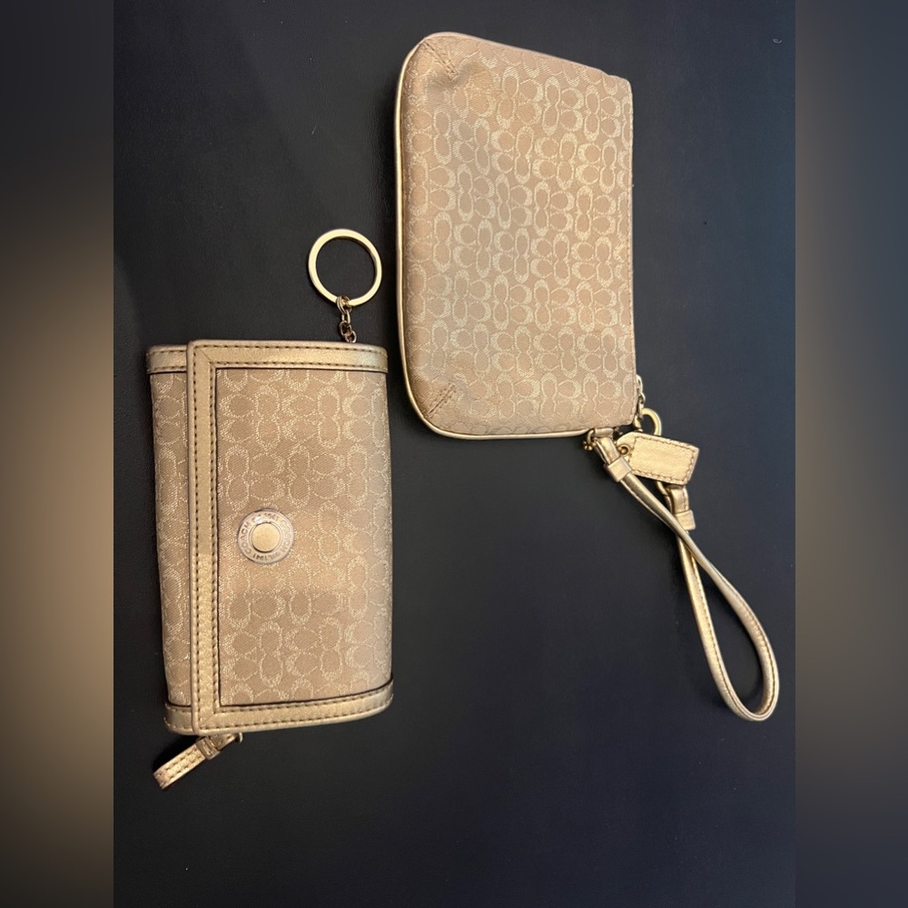 Coach wallet set women like new one has a tiny stain inside see pictures
